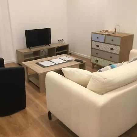 3 En Lit Double, 6 Personnes, Dans Entierement Renove, 70 M2 , Wifi,climatisation, Tres Calme , Equipe,lit Bebe Appartement *